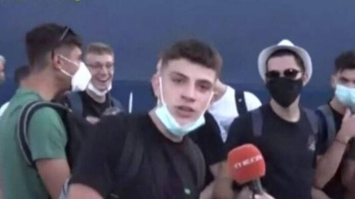 Εμβόλιο όπως… τσίπουρο – Viral o πιτσιρικάς που τρολάρει στον “αέρα” του MEGA – ΒΙΝΤΕΟ