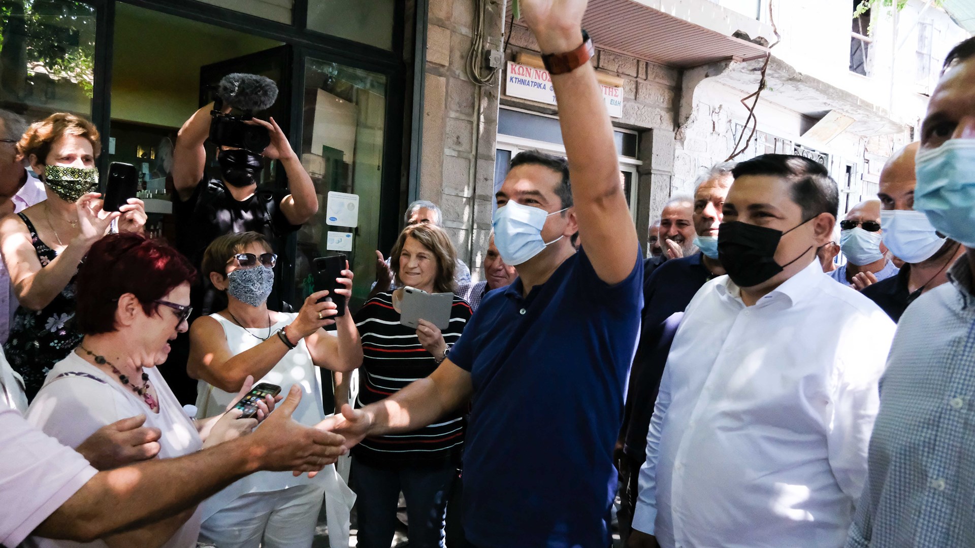 Η επίσκεψη Τσίπρα στη Στύψη της Λέσβου και η συνάντηση με κατάκοιτο ηλικιωμένο