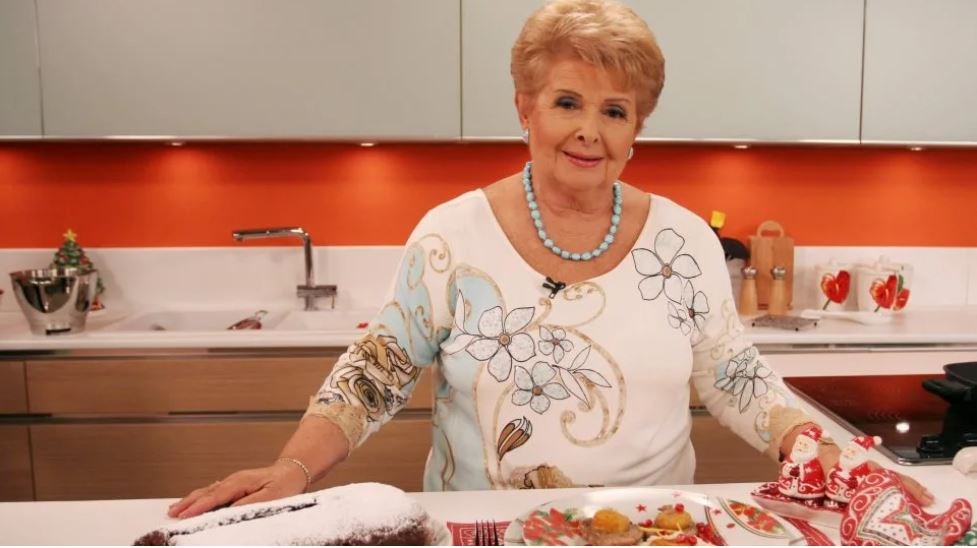 Στα δικαστήρια για μία… μαγειρίτσα η Βέφα Αλεξιάδου