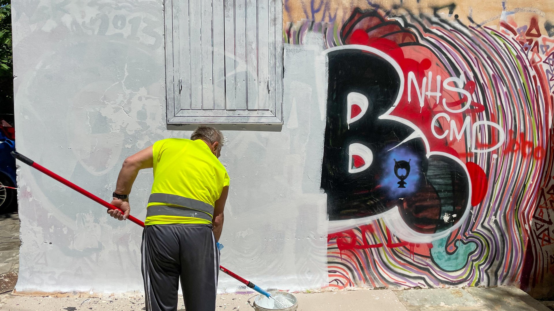 Επιτέλους καθαρίζει η Πλάκα από το γκράφιτι – Βίντεο και Φωτογραφίες