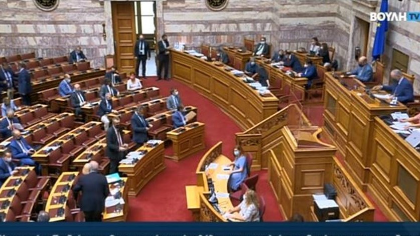 ΑΠΕΥΘΕΙΑΣ – Η συζήτηση στη Βουλή του νομοσχεδίου για το “νέο σχολείο”