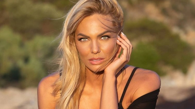 H Μαλέσκου φορά το καυτό μαύρο μπικίνι της και το Instagram παραληρεί – ΦΩΤΟ