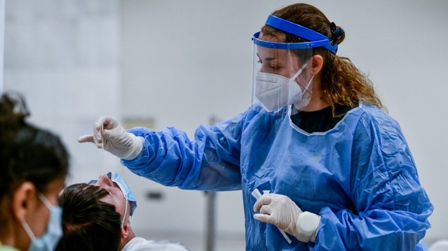 Πού εντοπίζονται τα 3.593 νέα κρούσματα κορονοϊού – Η γεωγραφική κατανομή