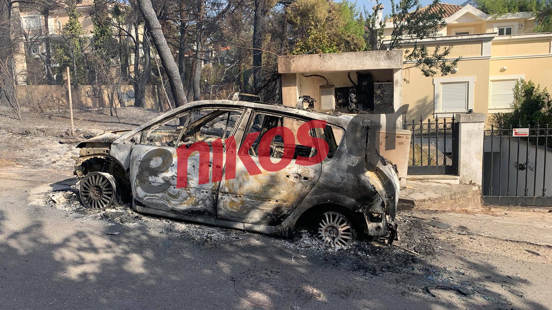 Συγκλονιστικές φωτογραφίες από τα καμένα αυτοκίνητα στη Ροδόπολη