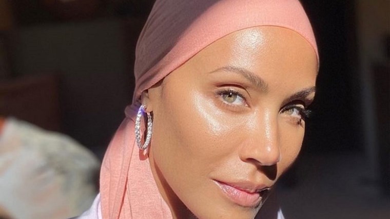 Η γυναίκα του Will Smith ξύρισε όλα τα μαλλιά της