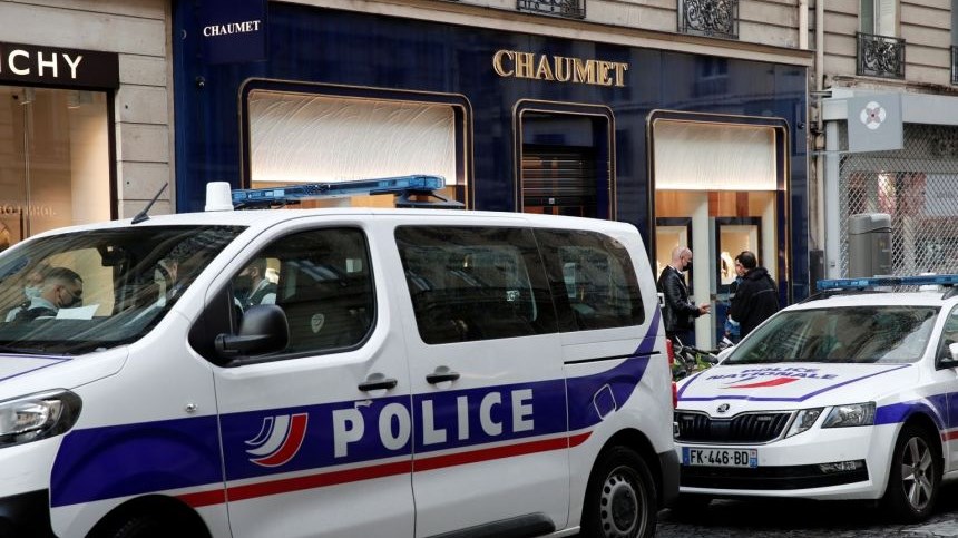 Ληστής με πατίνι ξάφρισε κοσμηματοπωλείο στο κέντρο του Παρισιού