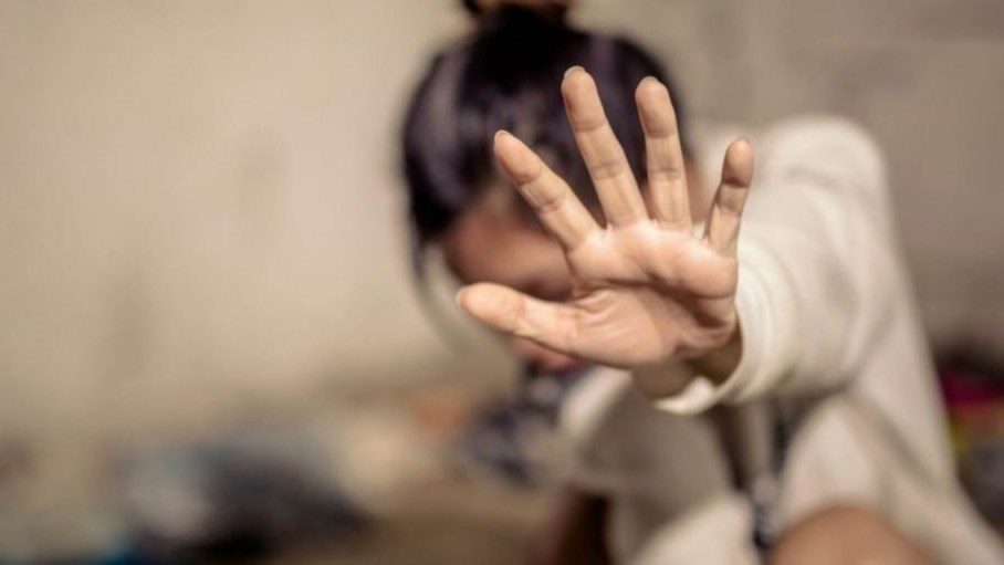 Χυδαία συμπεριφορά σε παραλία της Ηλείας – Έβριζε και έφτυνε τη φίλη του μπροστά στον κόσμο