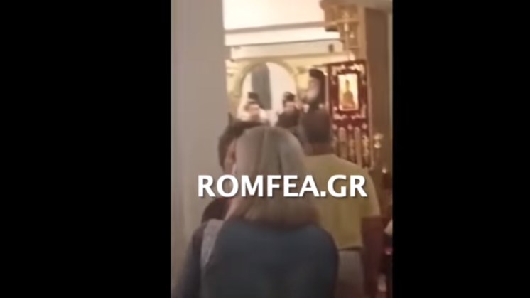 Χαμός… με πιστούς μέσα σε εκκλησία για τα εμβόλια – Φώναζαν “ντροπή” και “αίσχος”
