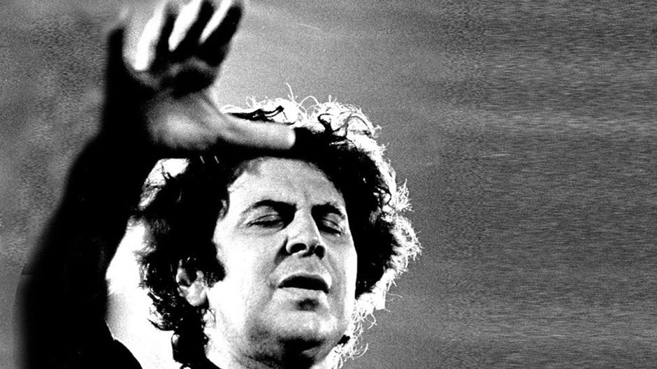 Ο Μίκης Θεοδωράκης “κλείνει” τα 96 – Οι μεγάλες επιτυχίες, η εξορία και οι συλλήψεις