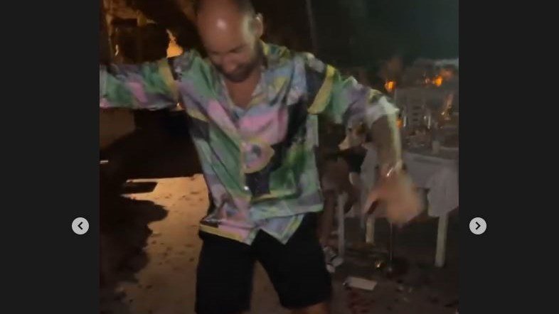 Σπανούλης και Μπουρούσης τα “σπάνε” στην Πάτμο – Το ζεϊμπέκικο και οι σαμπάνιες – ΒΙΝΤΕΟ