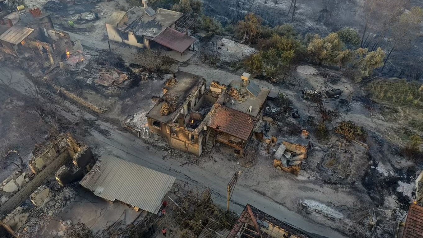 Τρεις νεκροί από τη φονική πυρκαγιά στην Αττάλεια – Συγκλονίζουν οι εικόνες καταστροφής