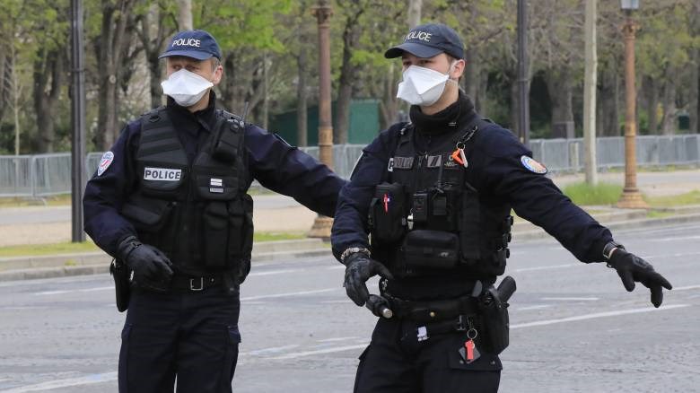 Συναγερμός στο Παρίσι – Αυτοκίνητο χτύπησε πελάτες καφέ που κάθονταν σε τραπεζάκια