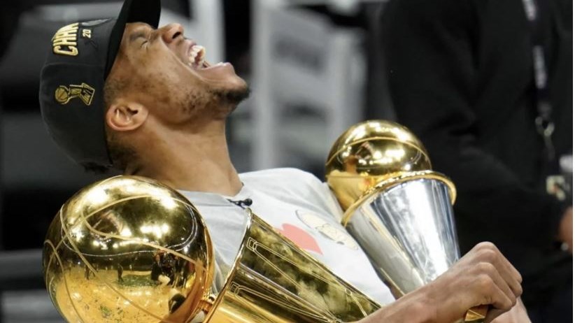 Ο Γιάννης Αντετοκούνμπο έρχεται στην Ελλάδα μαζί με το… κύπελλο