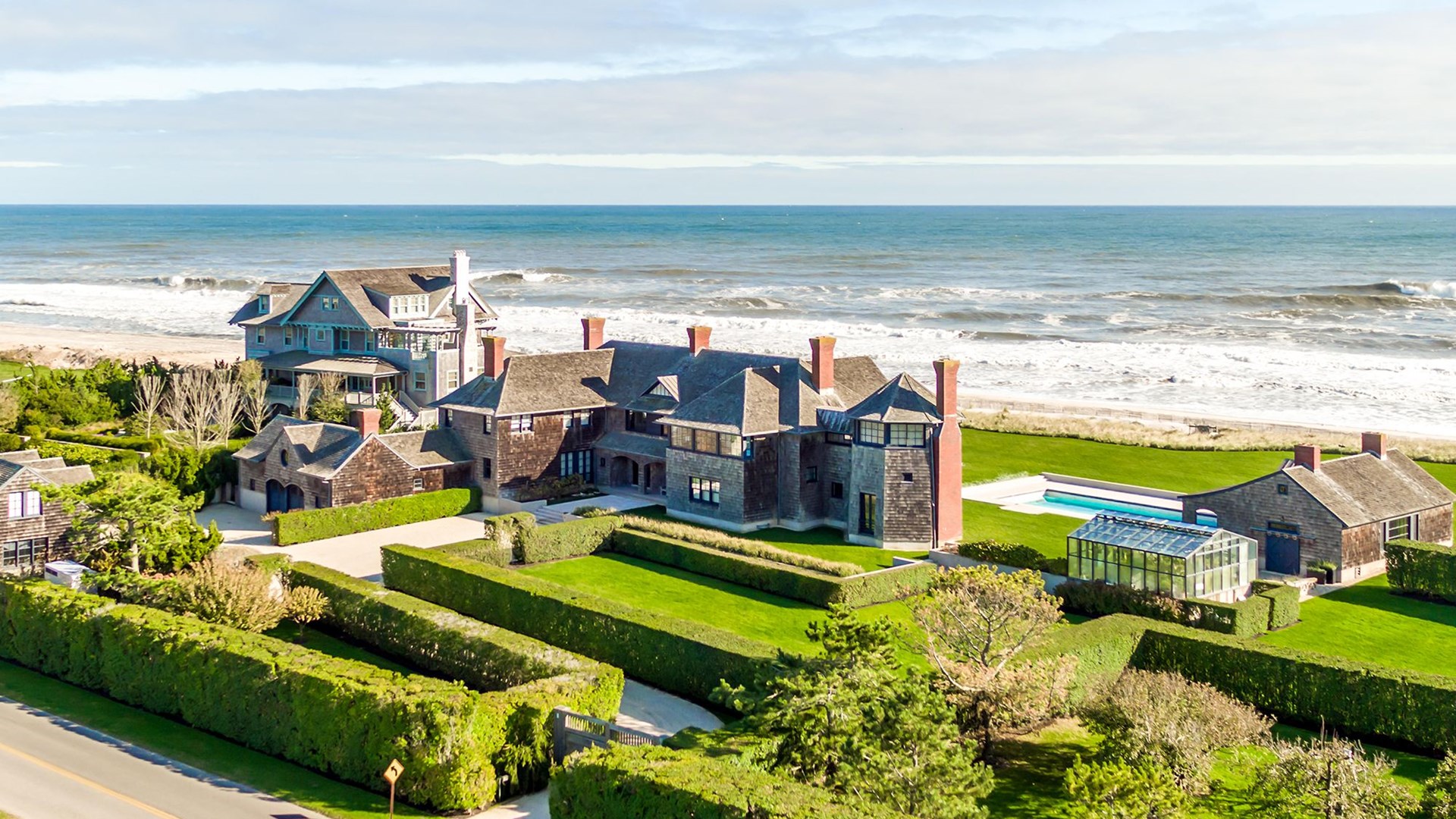 Πονοκέφαλος για Κροίσους: Πανάκριβα τα Χάμπτονς και για τους ντόπιους