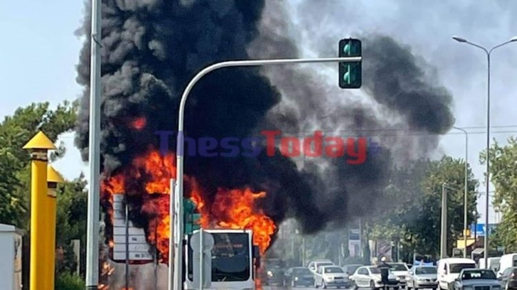 Η στιγμή που λεωφορείο του ΚΤΕΛ Σερρών τυλίγεται στις φλόγες – Συγκλονιστικά ΒΙΝΤΕΟ