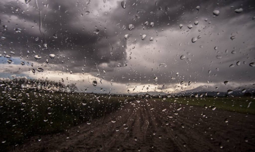 Άστατος καιρός σήμερα: Βροχές και καταιγίδες στη μισή χώρα