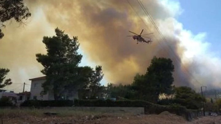 Ολονύχτια μάχη με τις φλόγες στην Αχαΐα – Η εικόνα του πύρινου μετώπου σήμερα – ΦΩΤΟ – ΒΙΝΤΕΟ