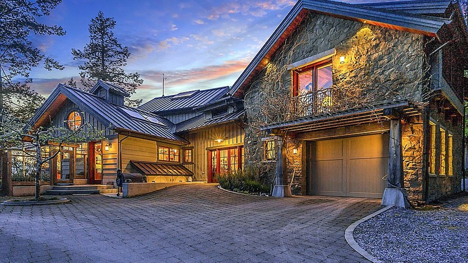 Γιατί η Όπρα Γουίνφρεϊ έβαλε πωλητήριο σε πολυτελή έπαυλή της – Εντυπωσιάζει η χλιδή