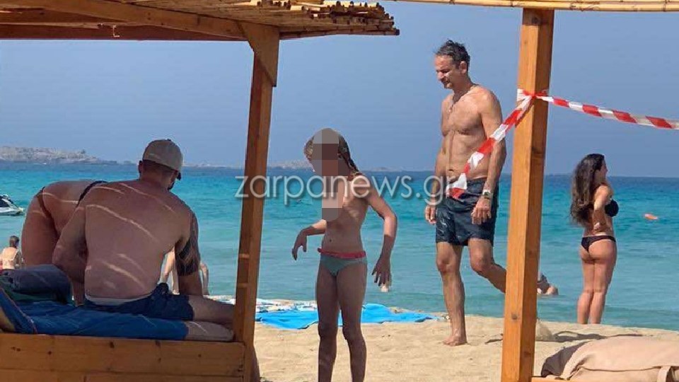 Για μπάνιο στα Φαλάσαρνα ο Μητσοτάκης – “Πυρά” από Τσίπρα και ΣΥΡΙΖΑ για τις φωτογραφίες