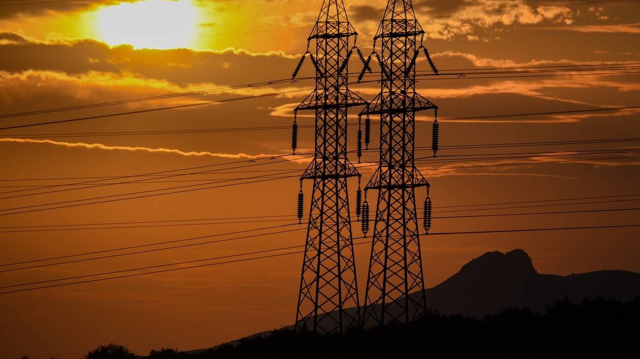 Καύσωνας: Αυτές είναι οι οδηγίες προς τους πολίτες για περιορισμό της κατανάλωσης ηλεκτρικής ενέργειας
