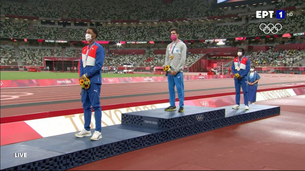 Ολυμπιακοί Αγώνες: Η απονομή του χρυσού μεταλλίου στον Τεντόγλου με… συρτάκι – ΒΙΝΤΕΟ