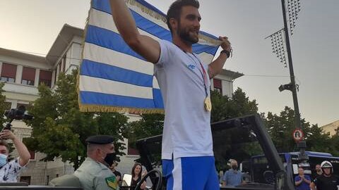 “Γκρέμισαν τα τείχη” στα Ιωάννινα για τον χρυσό Ολυμπιονίκη Στέφανο Ντούσκο