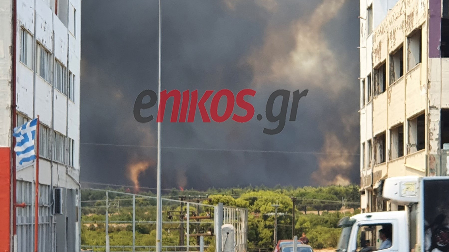 Μήνυμα από το “112” για τη φωτιά στη Βαρυμπόμπη