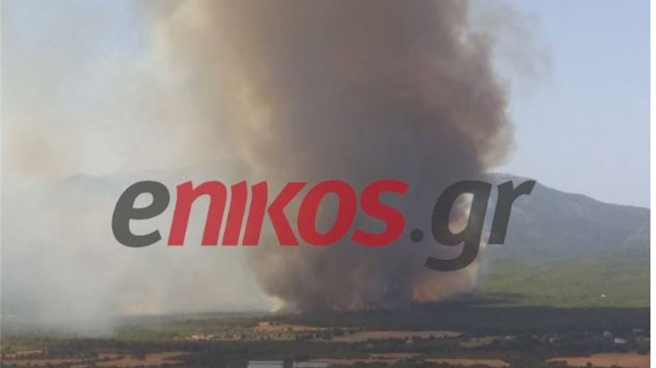 Φωτιά στη Βαρυμπόμπη – Εκκενώνεται ο οικισμός Αδάμες