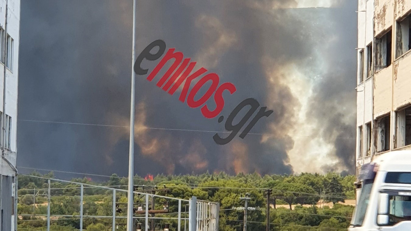 Φωτιά στη Βαρυμπόμπη – Εκκενώνονται και οι Θρακομακεδόνες