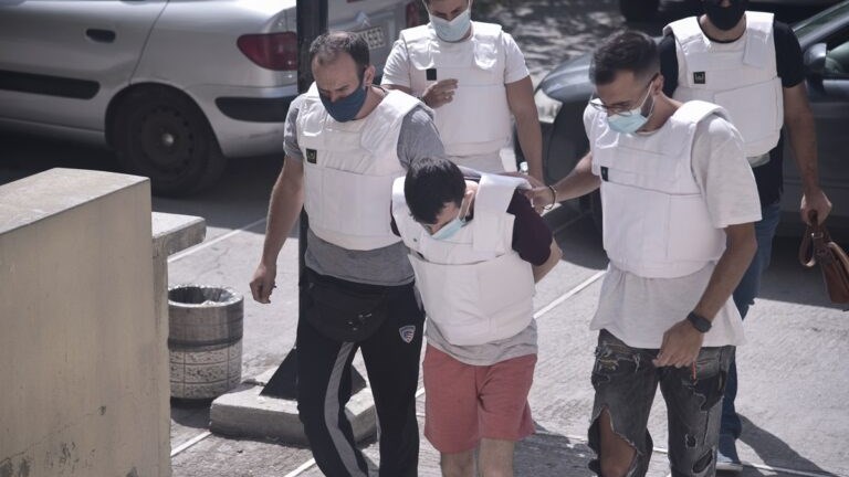 Έγκλημα στη Δάφνη: Προκαλεί ο συζυγοκτόνος – Επιρρίπτει ευθύνες στη γυναίκα του