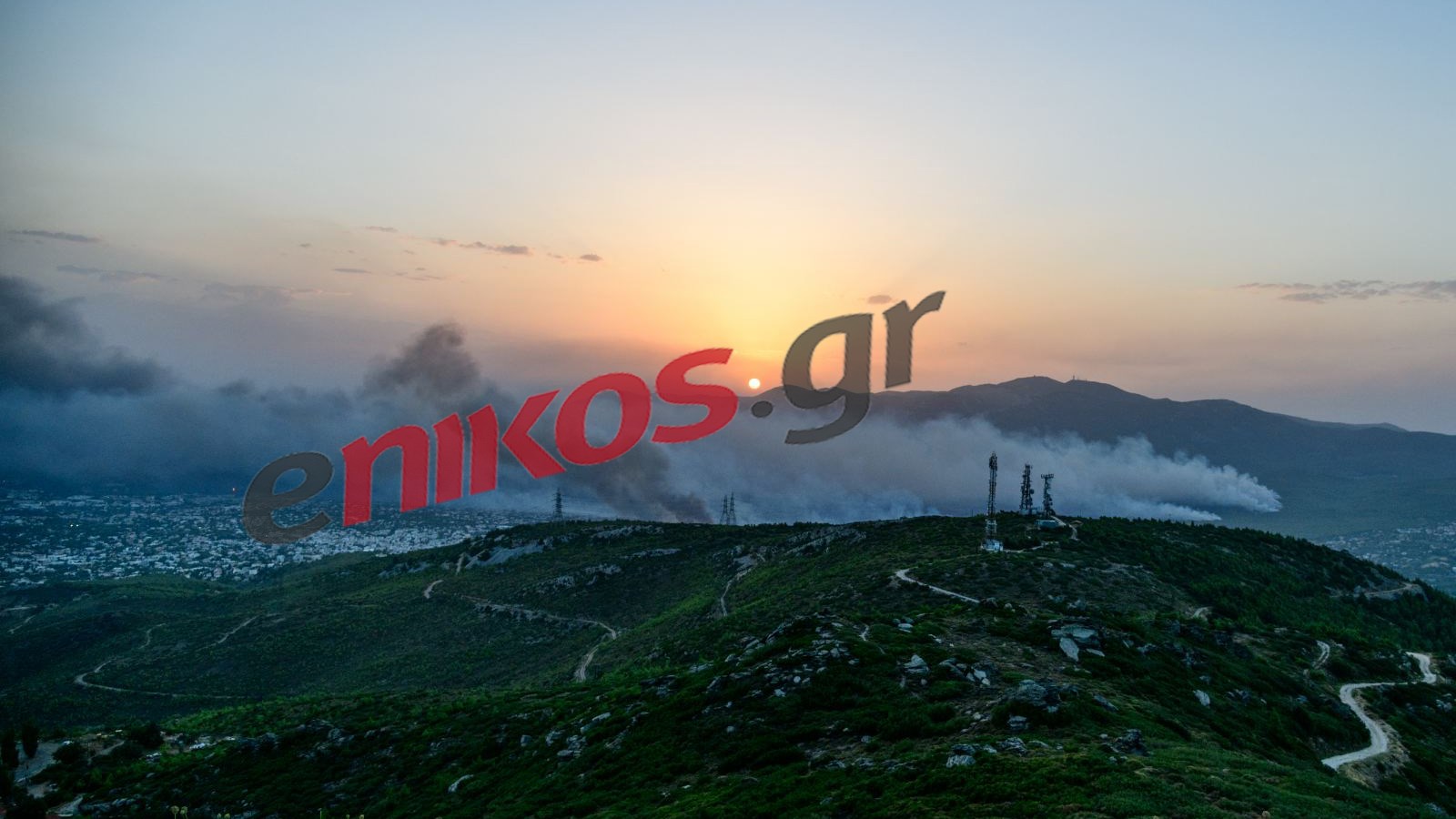 Πως φαίνεται η μεγάλη φωτιά στη Βαρυμπόμπη από την Πεντέλη – ΦΩΤΟ αναγνώστη