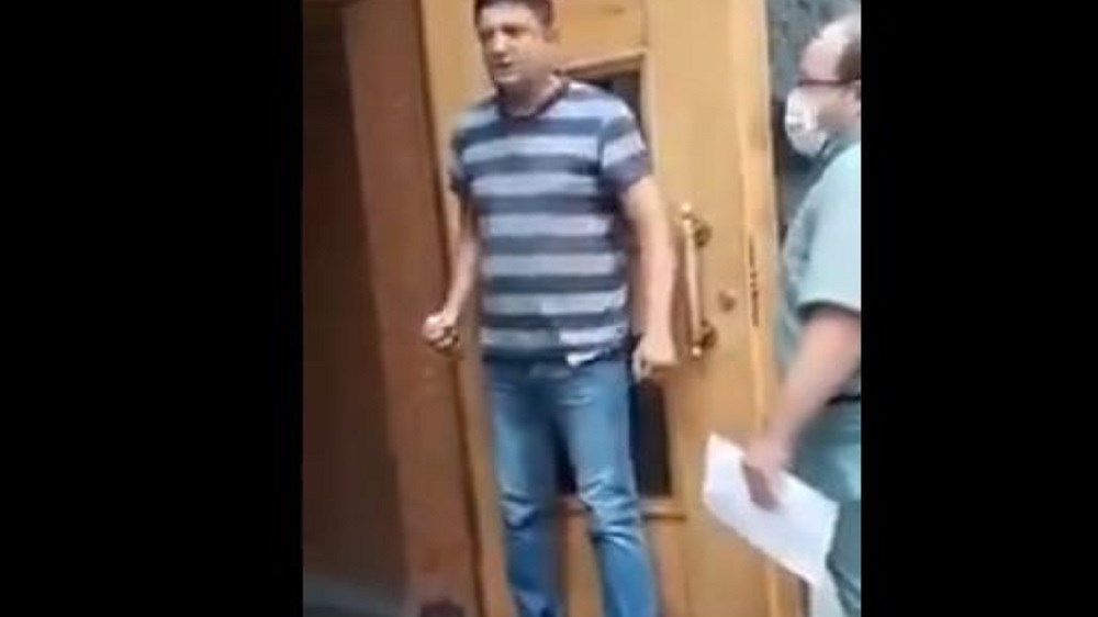 Ουκρανία: Θρίλερ με άνδρα που απειλεί να πυροδοτήσει χειροβομβίδα –  «Δεν θα βγω ζωντανός από δω!»