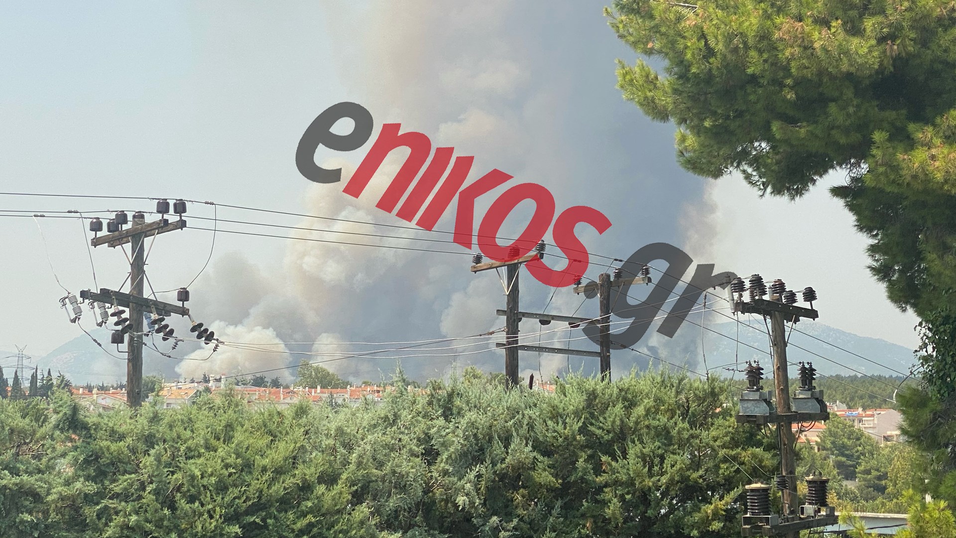 Οι πρώτες εικόνες από την αναζωπύρωση της φωτιάς στη Βαρυμπόμπη – ΦΩΤΟ αναγνώστη