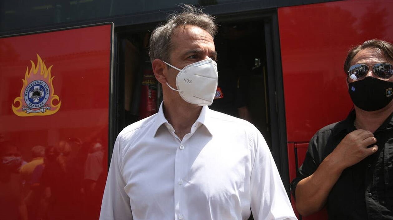 Στο Συντονιστικό Κέντρο της Πυροσβεστικής ο Κυριάκος Μητσοτάκης