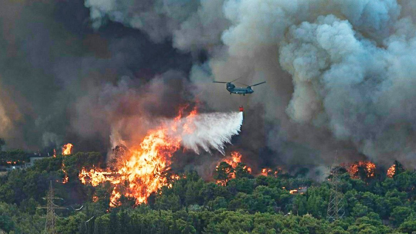 Εικόνες που κόβουν την ανάσα από τη μάχη των Ενόπλων Δυνάμεων στις πυρκαγιές -BINTEO