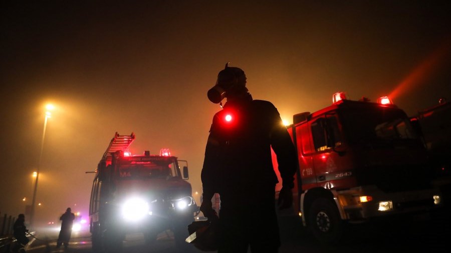 Διασωληνωμένοι δύο εθελοντές πυροσβέστες στο ΚΑΤ