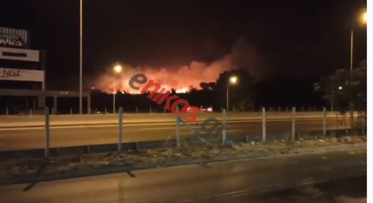 Οι φλόγες μία ανάσα από την εθνική οδό στη Ν. Ερυθραία – Νέο συγκλονιστικό ΒΙΝΤΕΟ αναγνώστη