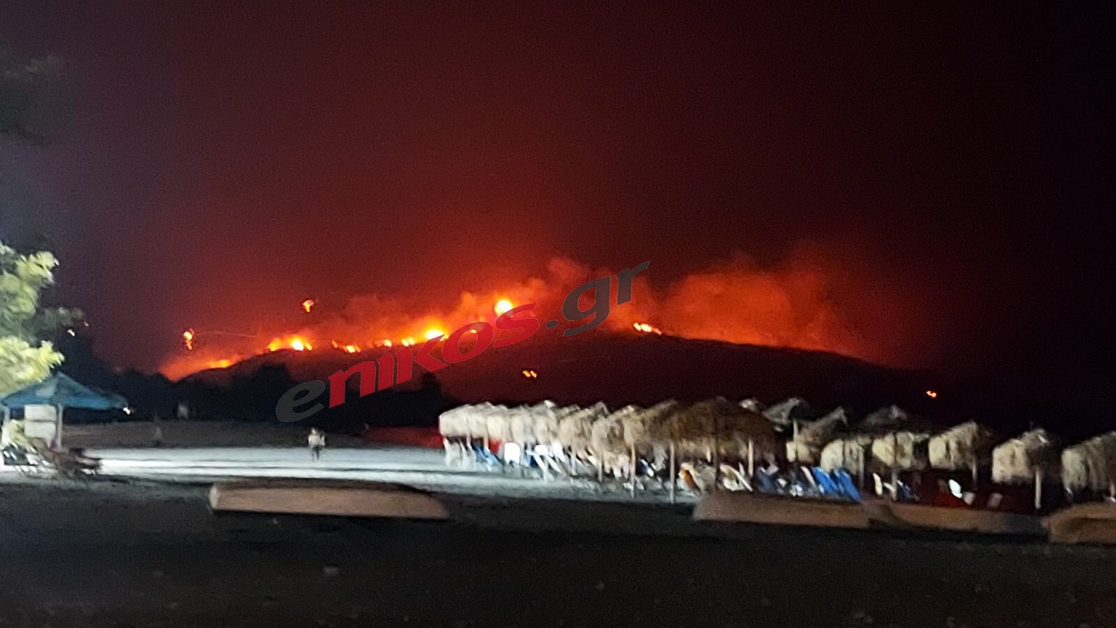 Ανεξέλεγκτη η φωτιά στη Φωκίδα: Μια σύλληψη 55χρονου για υπαίθριες εργασίες – ΦΩΤΟ αναγνώστη