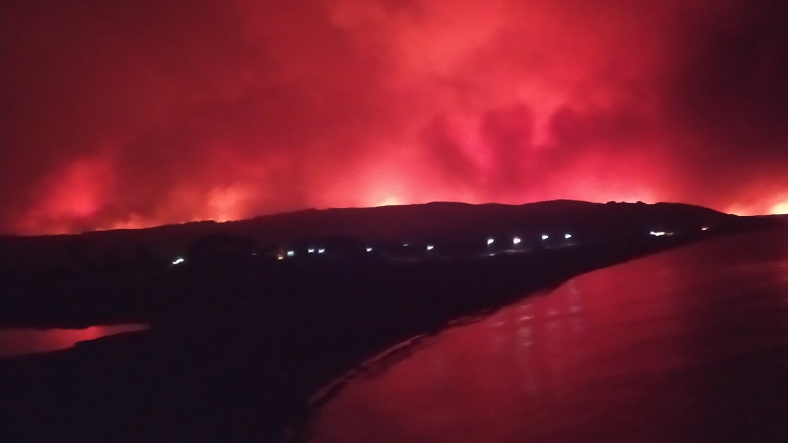 Συγκλονιστικές εικόνες από την Αγία Άννα στην Εύβοια – ΦΩΤΟ