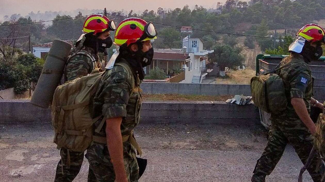 Βγάζει πυροσβεστικά τάνκς ο Στρατός – Εκατοντάδες επιχειρήσεις του Λιμενικού – ΦΩΤΟ & ΒΙΝΤΕΟ