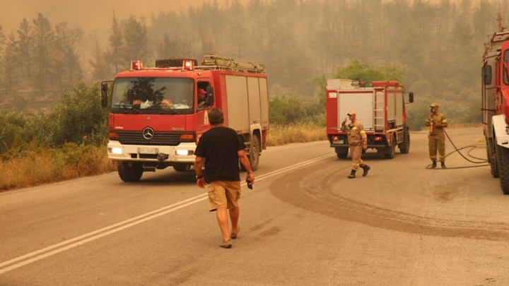 Πύρινος εφιάλτης στην Εύβοια: Εισήγηση για εκκένωση σε Μαντούδι και Κυμάσι – “Στάχτη” 250.000 στρέμματα