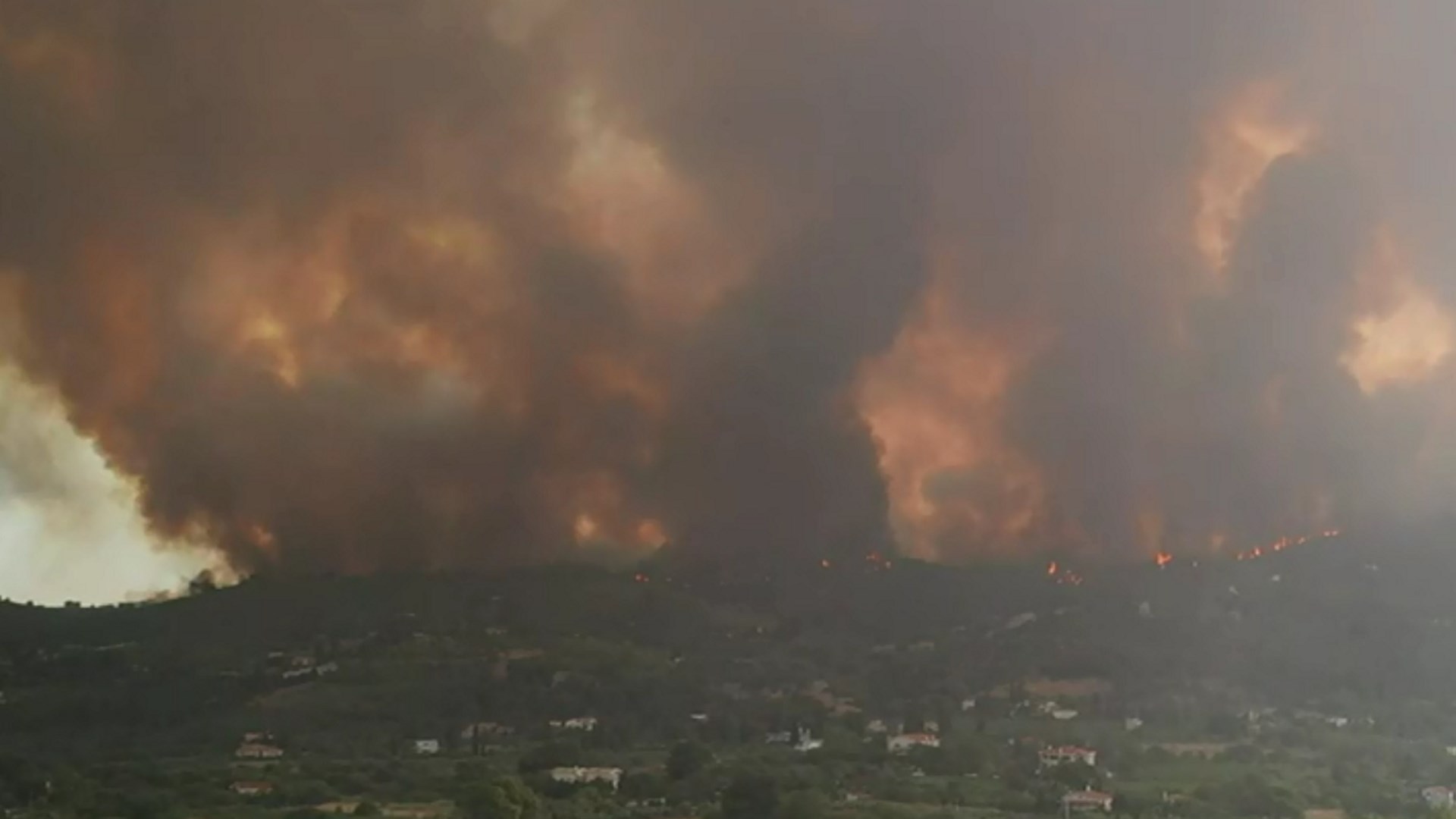 Φωτιά στην Αττική: Προσήχθη 40χρονος στα γραφεία της Κρατικής Ασφάλειας