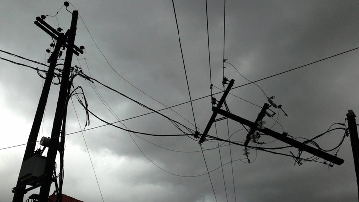 Φωτιές: Πού συνεχίζονται οι διακοπές ρεύματος λόγω βλαβών στο δίκτυο