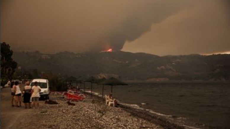 Εύβοια: Αγωνία για Κρυονερίτη, Σήμια, Μηλιά και Αγδίνες – Συνεχείς αναζωπυρώσεις