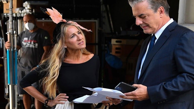 Η Carrie και ο Mr. Big ξαναβρέθηκαν στο “And Just Like That…” που θα είναι η συνέχεια του “Sex and the City” στην TV