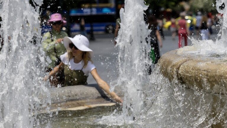 Έξι ερωτήσεις και απαντήσεις για τον καύσωνα των 11 ημερών – Πού σημειώθηκαν ρεκόρ θερμοκρασίας