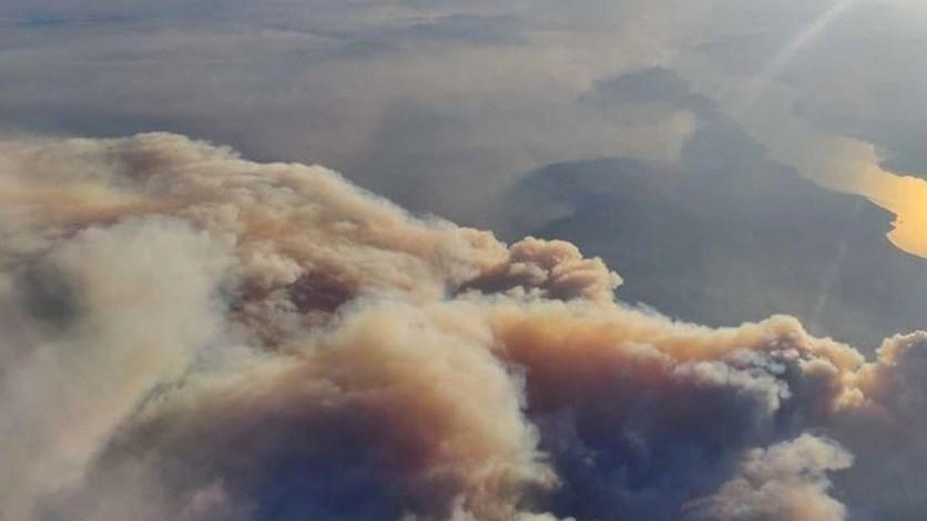 Η φωτιά στην Εύβοια όπως φαίνεται από αεροπλάνο
