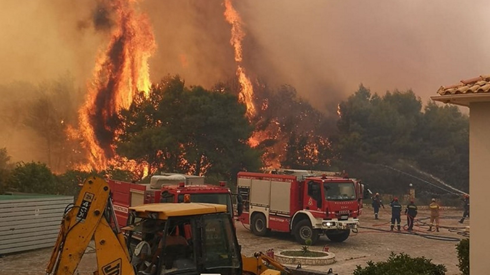 Ζάκυνθος: Σε ύφεση οι πυρκαγιές στο νησί