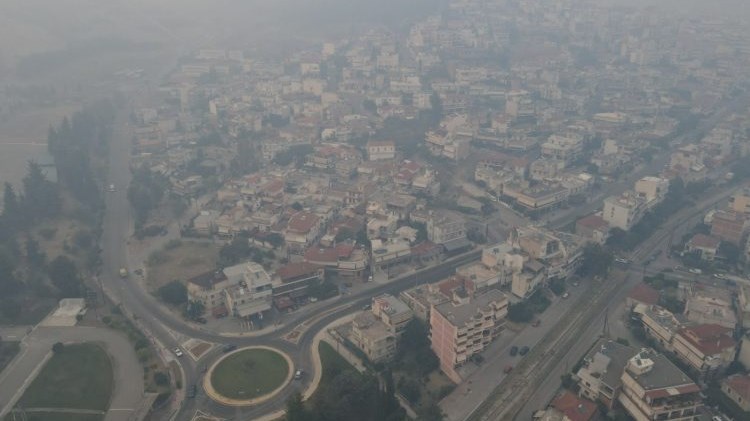 Λαμία: Αποπνικτική η κατάσταση από τους καπνούς της καταστροφής στην Εύβοια – ΒΙΝΤΕΟ από drone