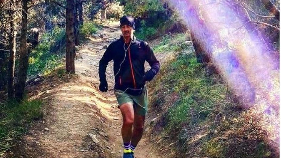 Αθήνα – Γλασκώβη… τρέχοντας: Το μήνυμα που θέλει να στείλει ο ηθοποιός, Άγης Εμμανουήλ – ΒΙΝΤΕΟ